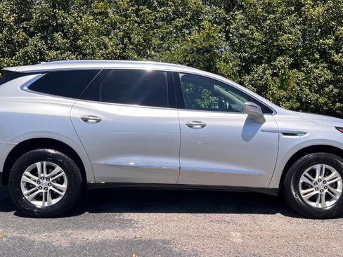 Used 2020 Buick Enclave Essence w/ Sound and Sites Package AWD/4WD image 9
