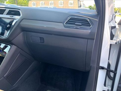 Used 2024 Volkswagen Tiguan SE AWD/4WD image 21