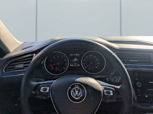 Used 2020 Volkswagen Tiguan SE image 29