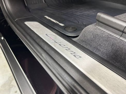 Used 2023 Porsche Cayenne AWD/4WD image 15