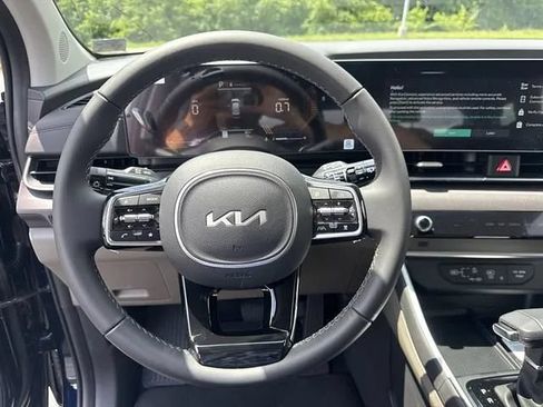 New 2026 Kia Carnival EX FWD image 9