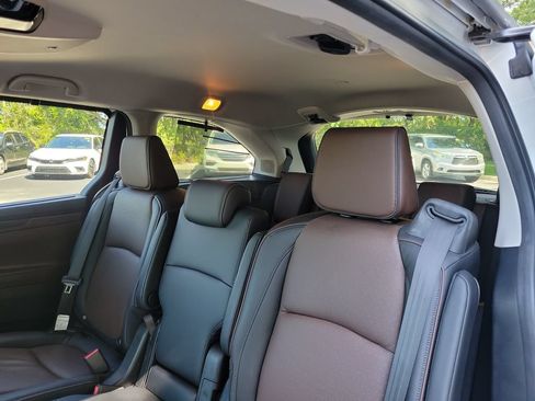 Used 2025 Honda Odyssey Elite image 15