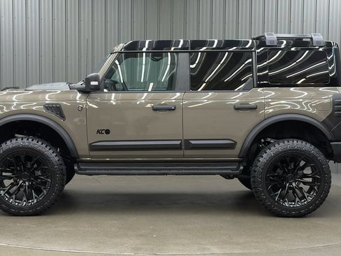 Used 2025 Ford Bronco Outer Banks AWD/4WD image 2