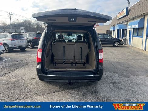 Used 2016 Chrysler Town & Country Touring image 42