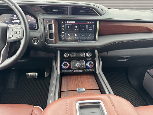 Used 2024 GMC Yukon Denali Ultimate AWD/4WD image 12