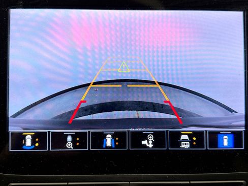 Used 2022 Chevrolet Equinox RS w/ Infotainment Package image 10