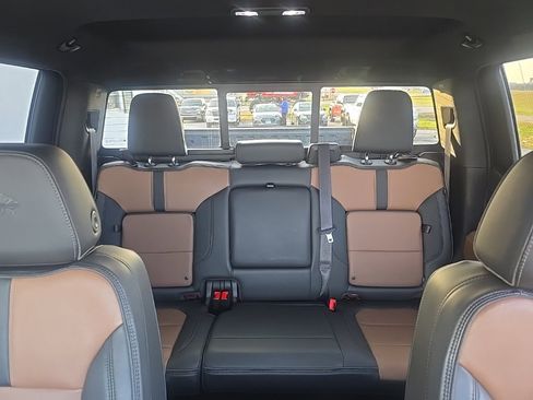 Used 2021 Chevrolet Silverado 1500 High Country image 28