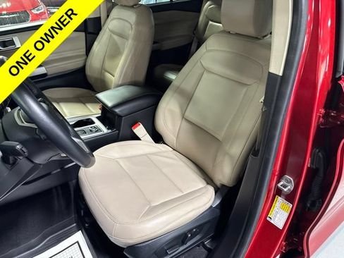 Used 2022 Ford Explorer XLT w/ Equipment Group 202A AWD/4WD image 15