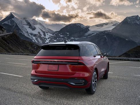 New 2026 Lincoln Nautilus Reserve image 8