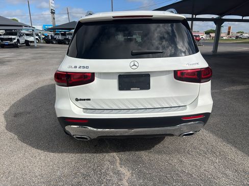 Used 2022 Mercedes-Benz GLB 250 4MATIC image 6