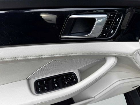 Used 2017 Porsche Panamera image 20