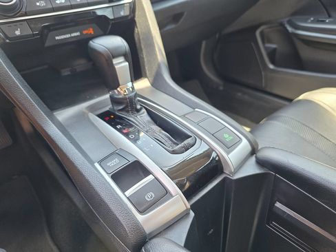 Used 2018 Honda Civic Touring image 35