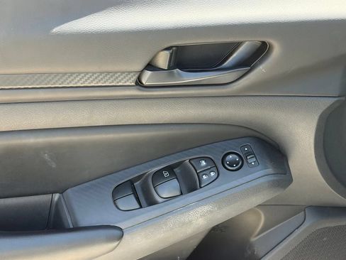 Used 2024 Nissan Altima 2.5 S FWD image 6
