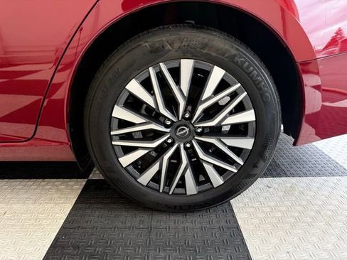 Used 2025 Nissan Altima 2.5 SV image 10