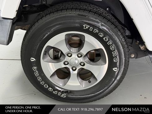 Used 2016 Jeep Wrangler Unlimited Sahara AWD/4WD image 11