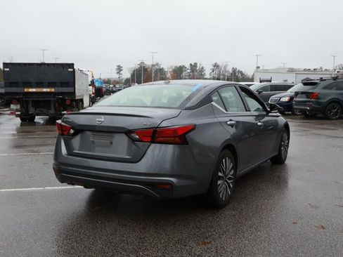 Used 2024 Nissan Altima 2.5 SV image 6