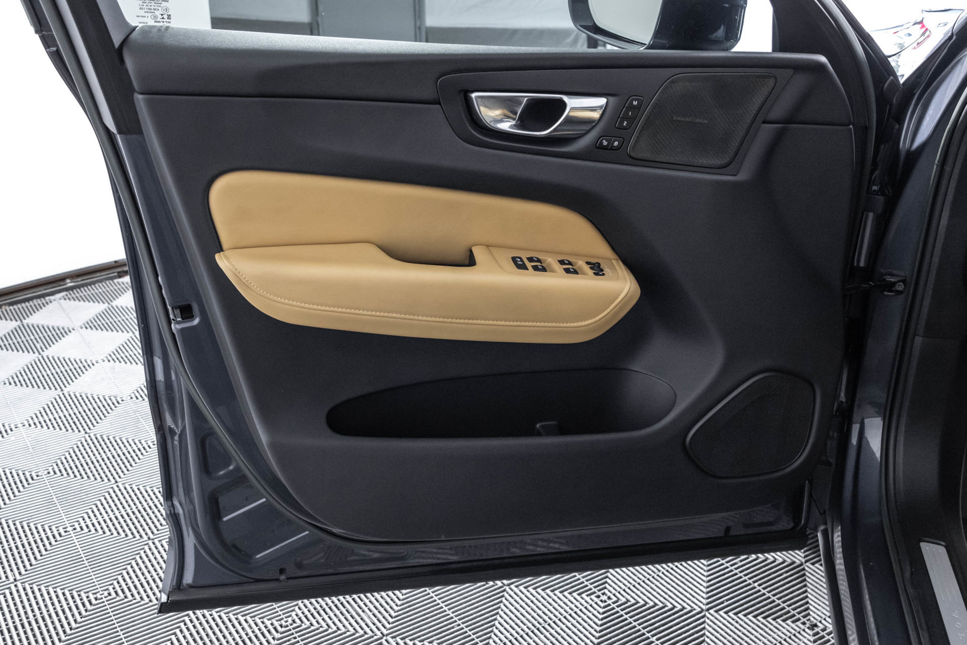 Used 2022 Volvo XC60 B5 Inscription w/ Protection Package Premier FWD image 35