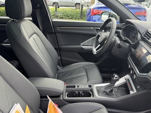 Certified 2025 Audi Q3 2.0T Premium image 28