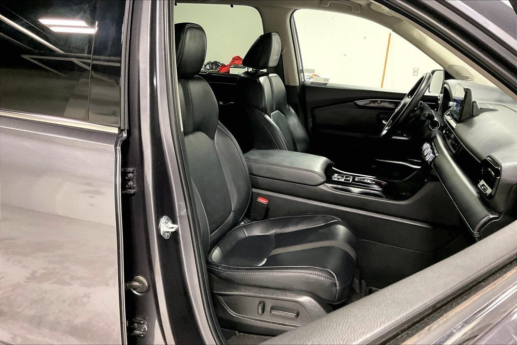 Used 2025 Honda Pilot Touring image 9