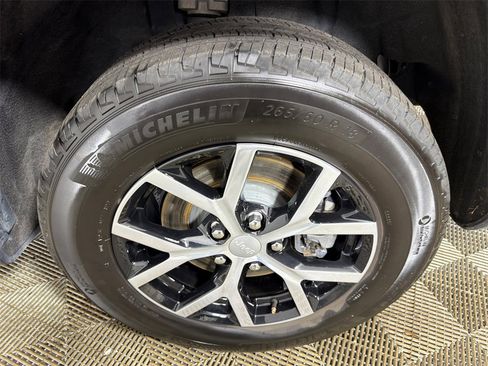 Used 2024 Jeep Grand Cherokee L Limited w/ Luxury Tech Group II image 20