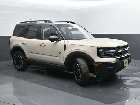 New 2025 Ford Bronco Sport Outer Banks w/ Outer Banks Tech Package+ AWD/4WD image 34