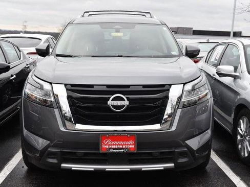 Certified 2024 Nissan Pathfinder SL image 3