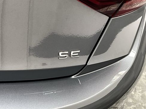 Used 2024 Volkswagen Jetta SE w/ Panoramic Sunroof Package image 32