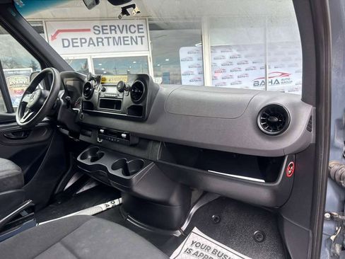 Used 2019 Mercedes-Benz Sprinter 170 image 32