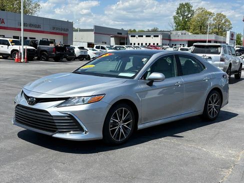 Used 2021 Toyota Camry XLE FWD image 26
