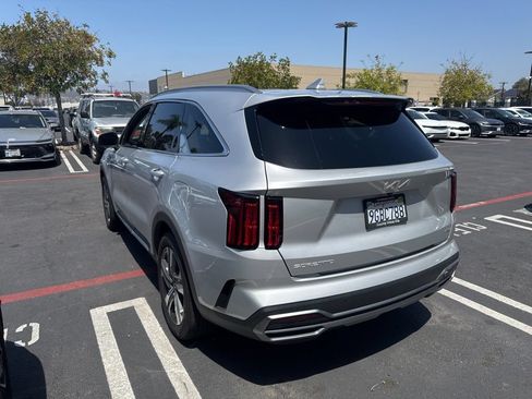 Used 2023 Kia Sorento SX Prestige w/ Panoramic Sunroof Package AWD/4WD image 2