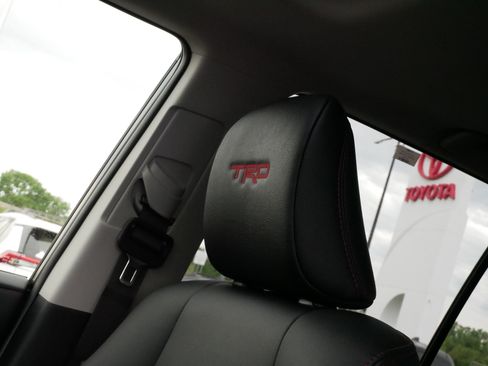 Certified 2023 Toyota 4Runner TRD Off-Road Premium w/ Moonroof Package AWD/4WD image 33