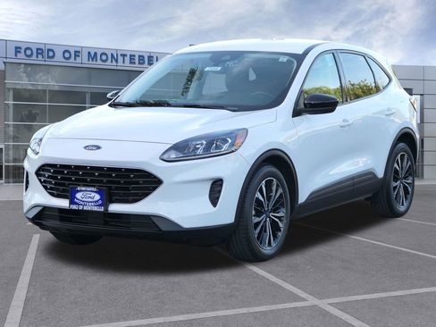 Used 2022 Ford Escape SE w/ SE Sport Appearance Package image 8