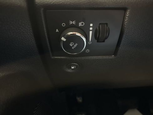 Used 2021 Jeep Grand Cherokee Limited image 22