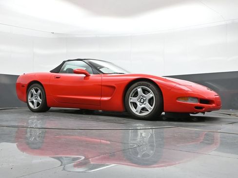 Used 1998 Chevrolet Corvette Convertible w/ Memory Pkg RWD image 32