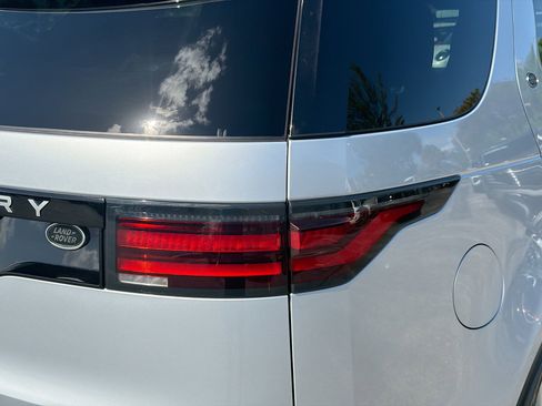 Used 2023 Land Rover Discovery S AWD/4WD image 25