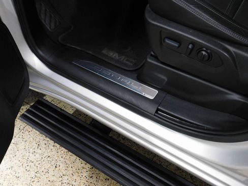 Used 2022 GMC Sierra 3500 Denali w/ Technology Package image 34