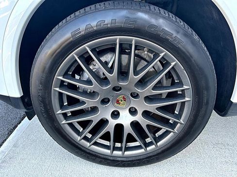 Used 2017 Porsche Cayenne Platinum Edition image 31