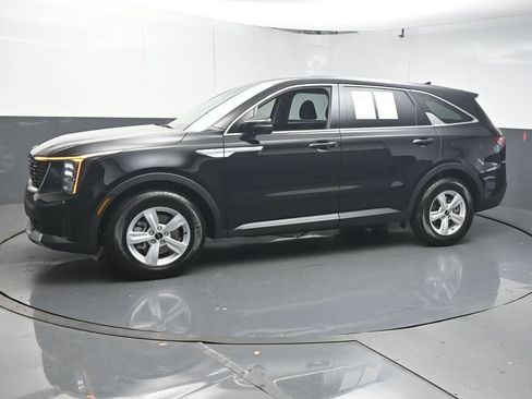 Used 2026 Kia Sorento LX FWD image 4