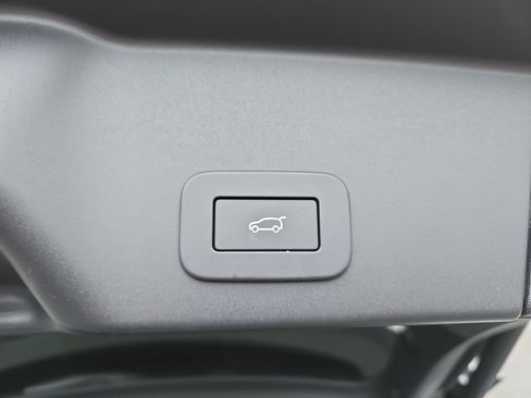 Used 2025 Land Rover Range Rover Evoque S image 13