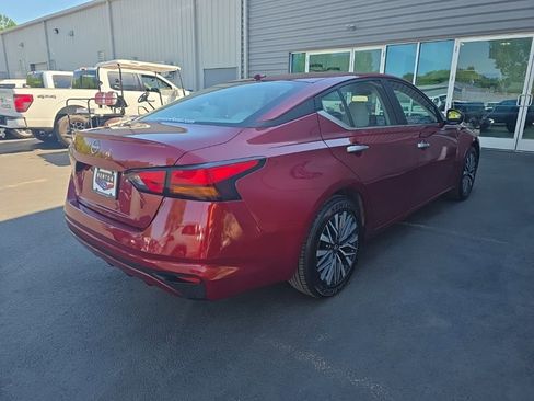 Used 2025 Nissan Altima 2.5 SV FWD image 7