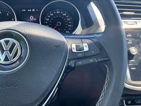 Used 2021 Volkswagen Tiguan SE FWD image 19