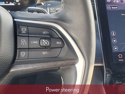 Used 2025 Jeep Grand Cherokee Limited w/ Black Appearance Package image 27