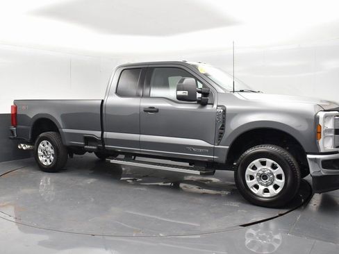 Used 2024 Ford F250 XLT image 3