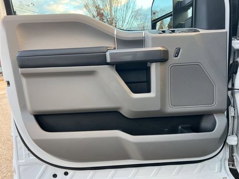 Used 2022 Ford F350 XLT w/ XLT Premium Package image 10