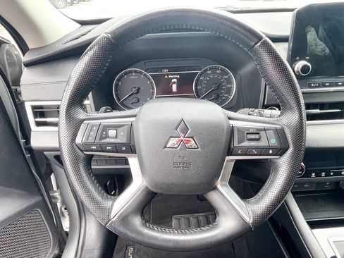 Used 2022 Mitsubishi Outlander SE image 11