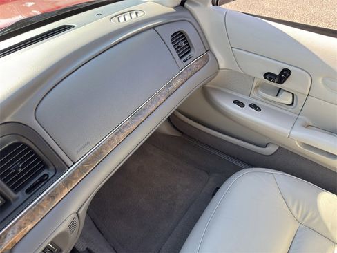Used 2000 Ford Crown Victoria LX image 28