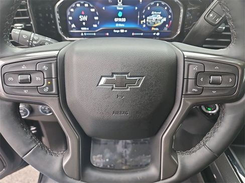 Used 2025 Chevrolet Silverado 2500 ZR2 w/ Technology Package image 11