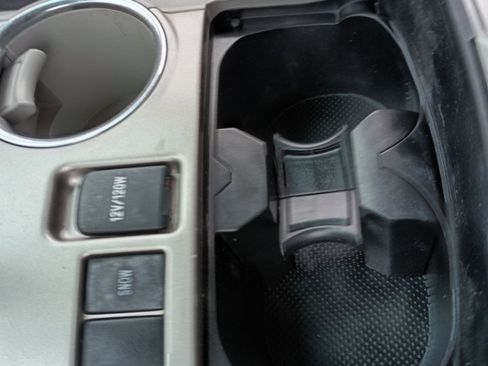 Used 2012 Toyota Highlander FWD image 32