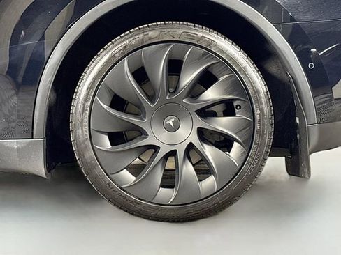 Used 2021 Tesla Model Y Long Range image 31