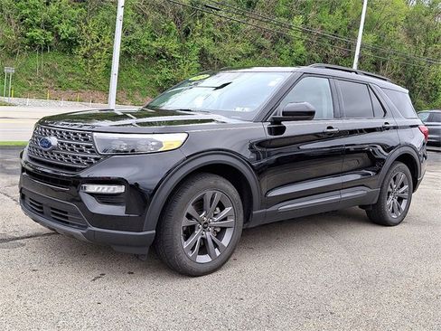 Used 2023 Ford Explorer XLT w/ Equipment Group 202A AWD/4WD image 3